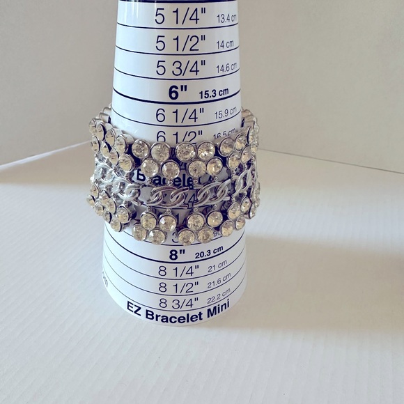 Silver tone chunky clear stone stretch bracelet - Picture 3 of 3